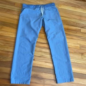 Figs pant size medium